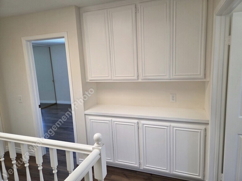 Building Photo - 725 Azure Hills Dr