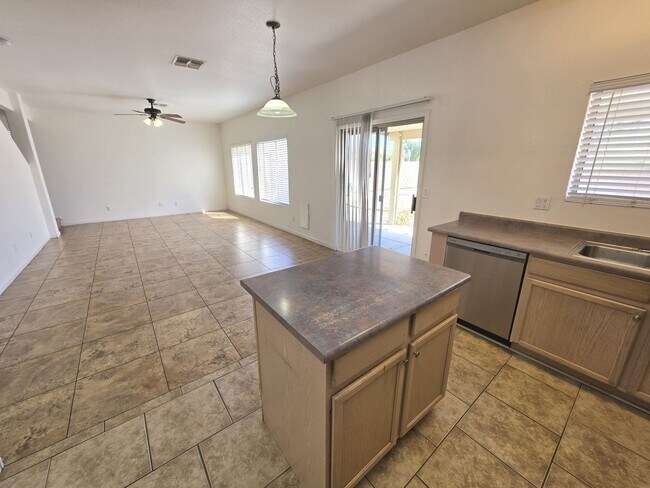 Building Photo - 30469 N Plantation Dr