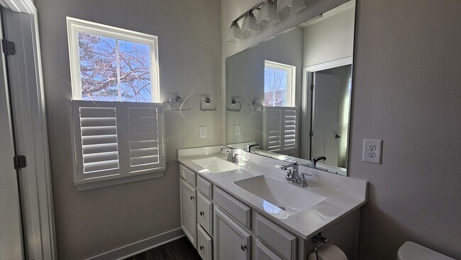 Building Photo - 549 Westport St