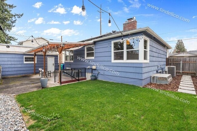 Building Photo - Charming 4-Bedroom Home in University Park with Finished Basement & Spacious Living Areas