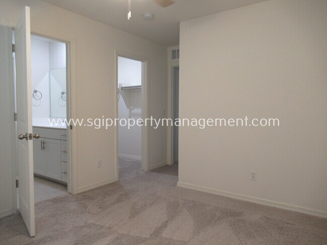 Building Photo - 19218 W Pierson St