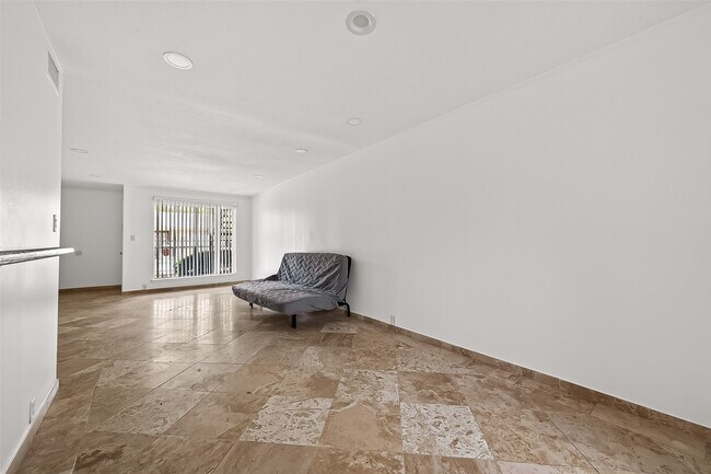 Building Photo - 3303 W Greenridge Dr