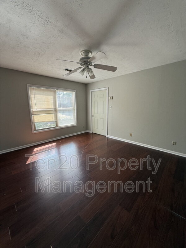 Building Photo - 3812 Wingate Dr