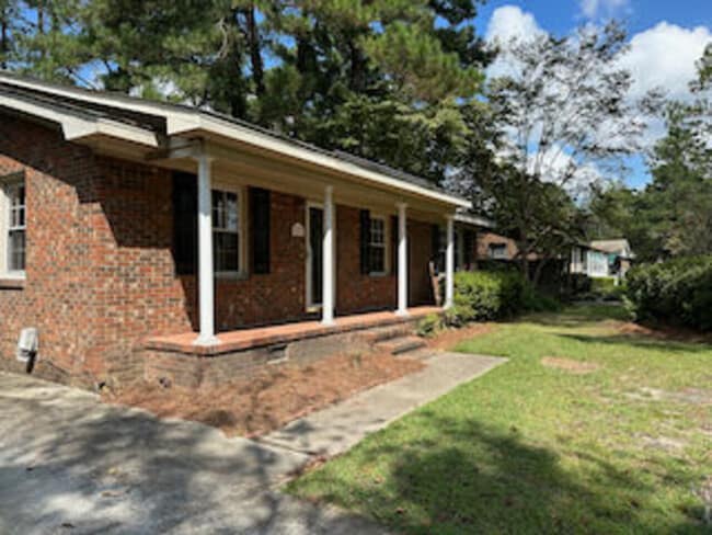 Building Photo - 212 Fairway Drive