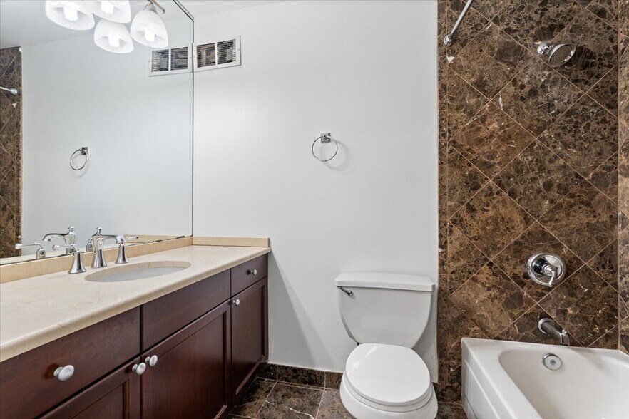 Building Photo - 474 N Lake Shore Dr