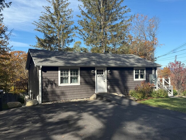 Building Photo - 1 Hillrise Ln