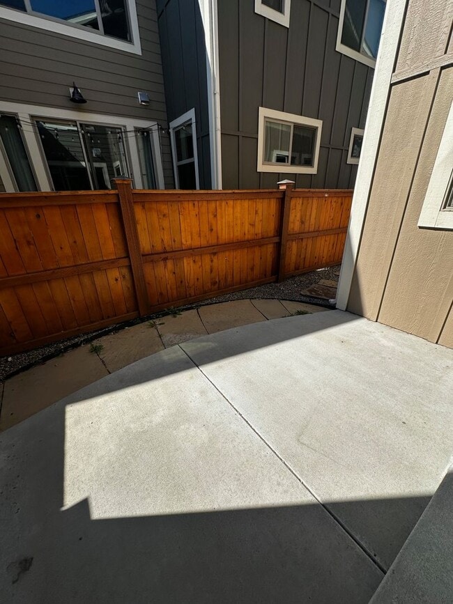 Building Photo - Gorgeous modern 5 bedroom - Minutes from MSU!