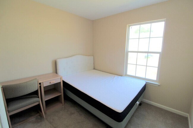 Building Photo - 577 Pheasant Run Cir