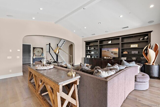 Building Photo - 14748 Valle Del Sur Ct