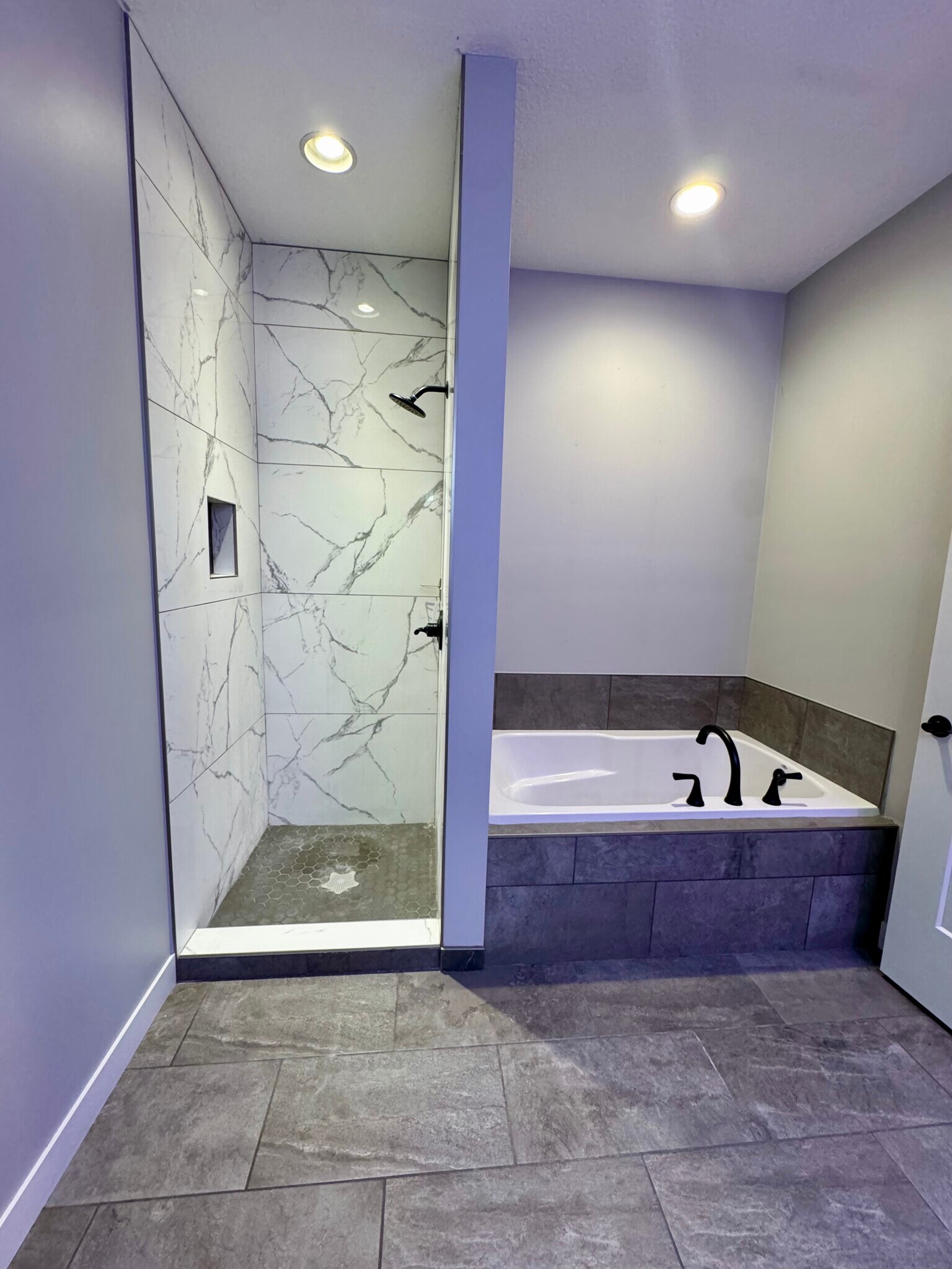 Building Photo - 706 Foret Mansur