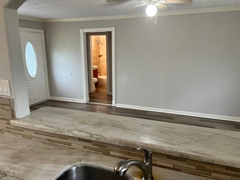 Building Photo - 6817 Anderson St