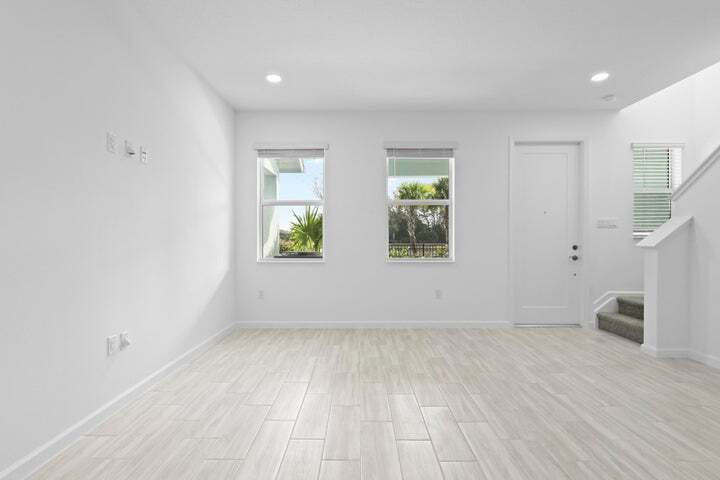 Building Photo - 4616 Longwood Lake Sq