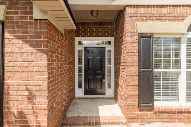 Building Photo - 245 Farmington Dr