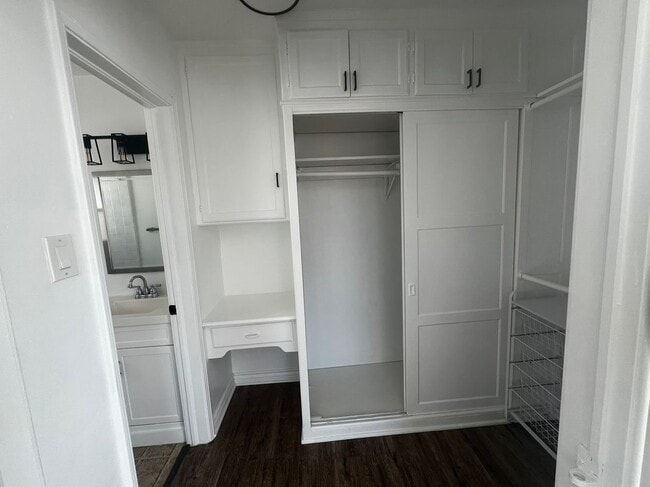 Building Photo - 5279 E The Toledo-Apt 5