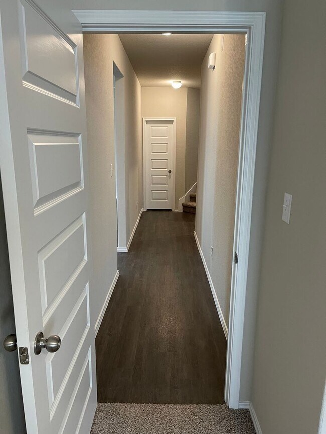 Building Photo - 5 Bedroom House in Cibolo