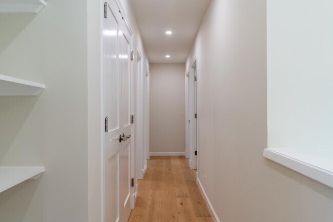Building Photo - 29 Barton Pl