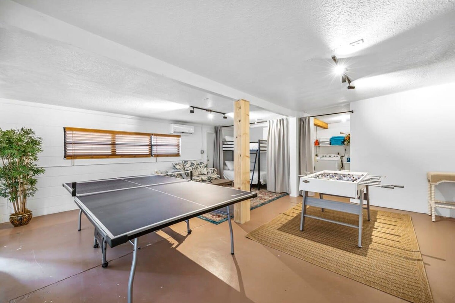 Building Photo - 936 Santa Cruz Rd