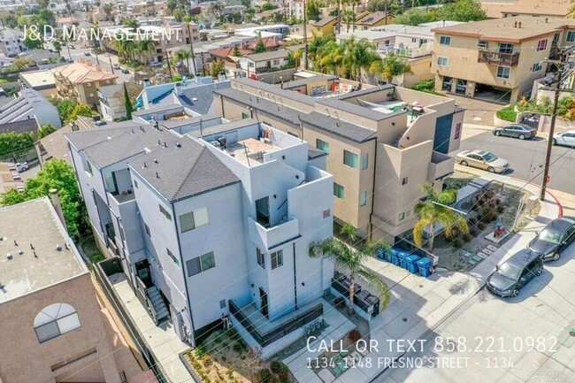 Building Photo - Luxury Townhouse w/ 2 Car Garage & Rooftop...