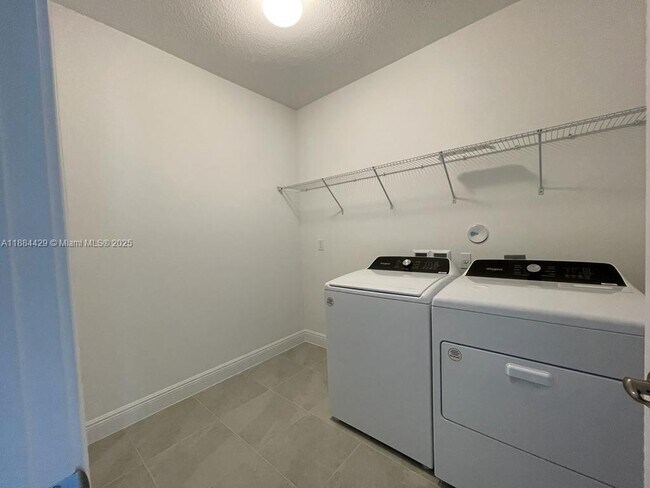 Building Photo - 534 Parsons Wy