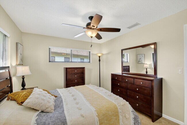 Building Photo - 4677 Robinwood Cir