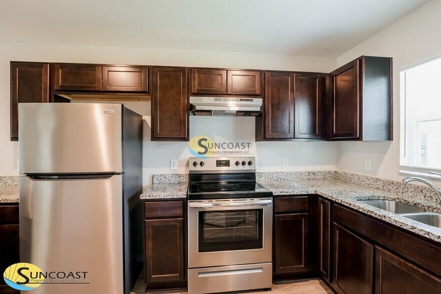 Building Photo - 9223 N Mendoza Way