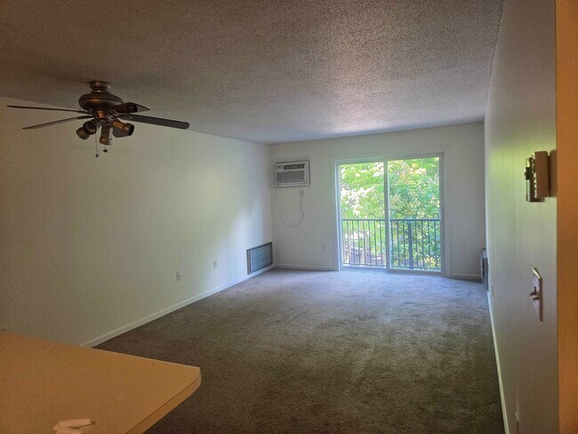 Building Photo - 120 Fisherville Rd
