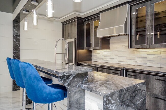 Building Photo - 5711 Sugar Hill Dr