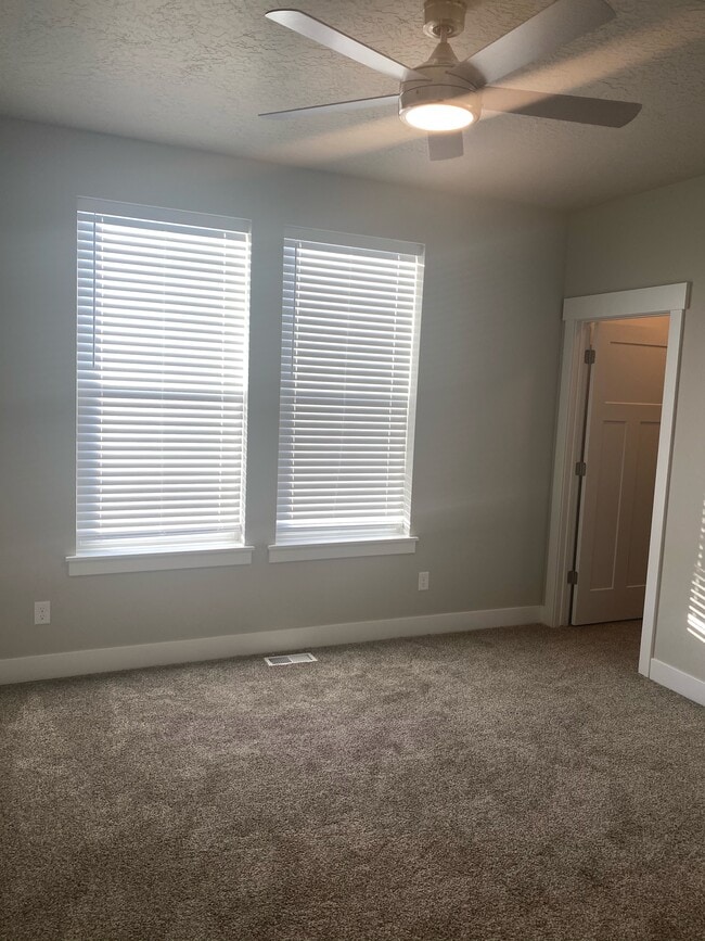 Building Photo - 1118 S High Ridge Dr