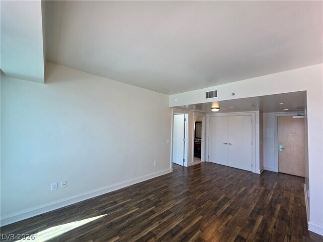 Building Photo - 2700 S Las Vegas Blvd