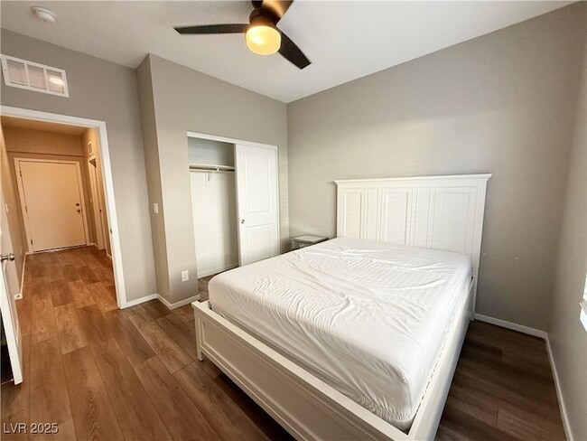 Building Photo - 525 Mossy Cup St