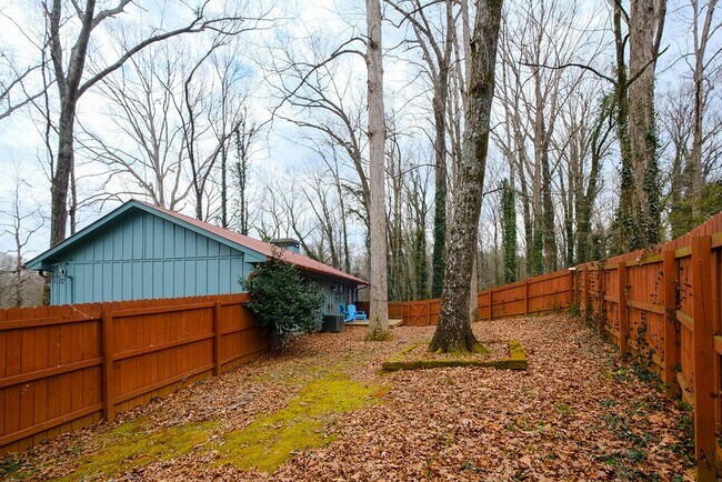 Building Photo - 15 White Street Extension