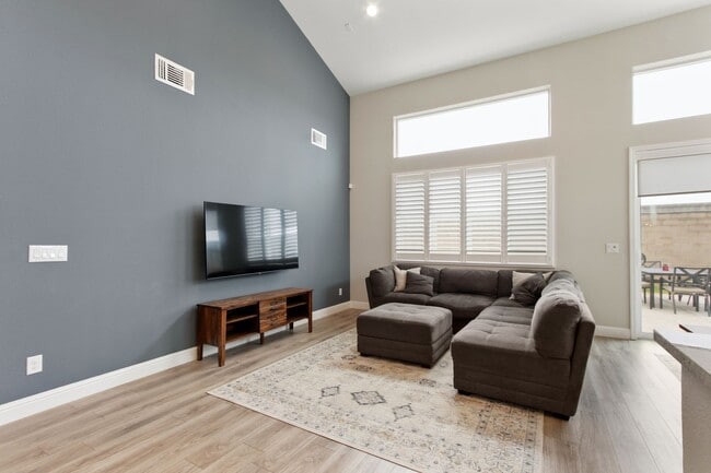 Building Photo - Springlake 3 Bedroom 3 Bathroom House