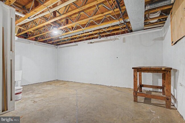 Building Photo - 2615 Point Lookout Cove