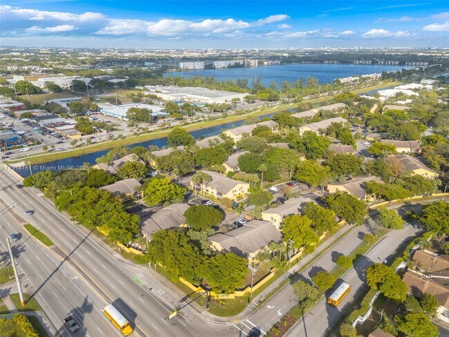 Building Photo - 3065 N Oakland Forest Dr