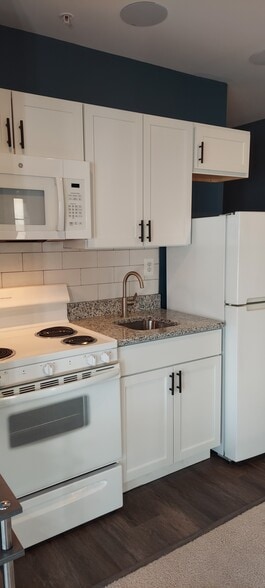 Building Photo - 15527 Sunningdale Pl