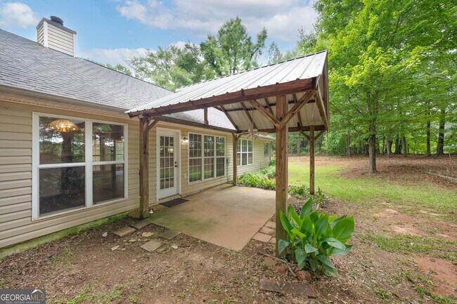 Building Photo - 209 Garrison Chase