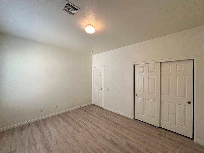 Building Photo - Echo Ridge At The Ridges In Summerlin-Unit 1