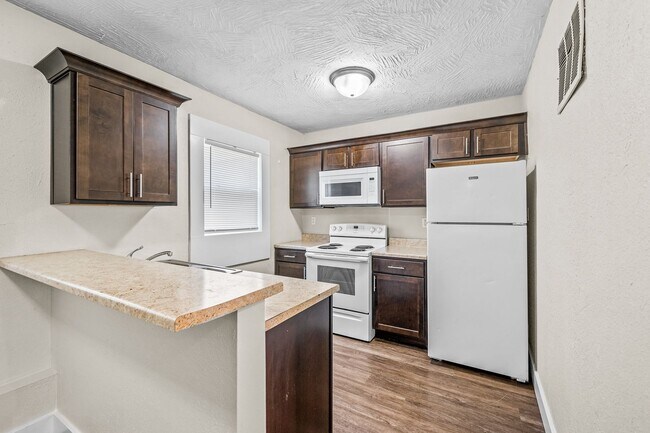 Primary Photo - 714 S Thomas Ave