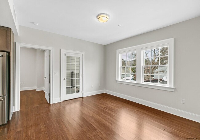 Building Photo - 25 Lawrence St