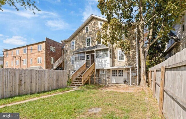 Building Photo - 514 E Lancaster Ave