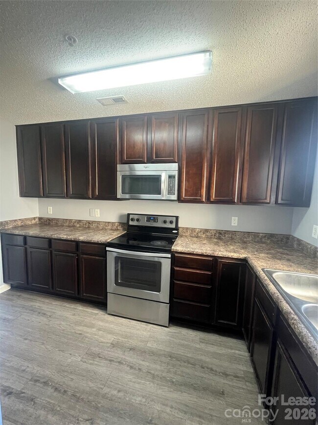 Building Photo - 110 Steam Engine Dr