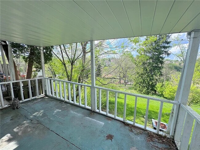 Building Photo - 2528 Homehurst Ave