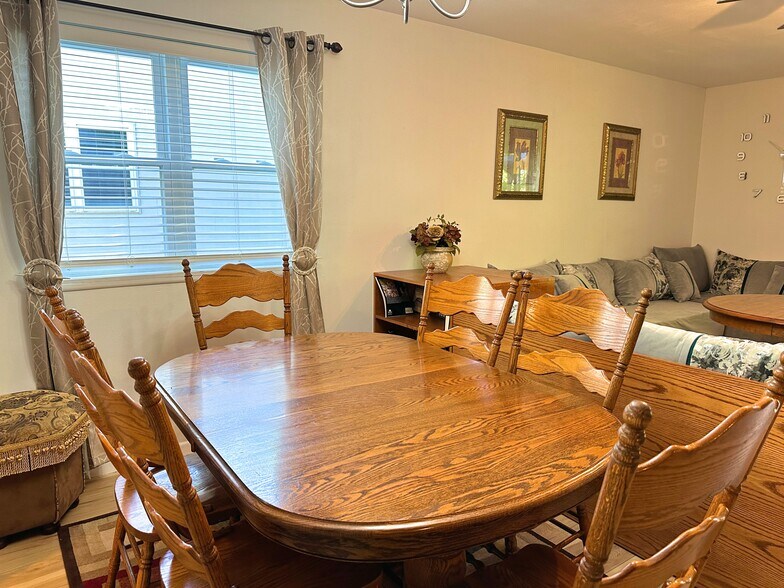 Building Photo - 435 Burdette Ct