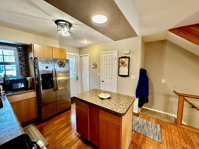 Building Photo - Wonderful 3-Bed Townhome Near Waneka Lake!