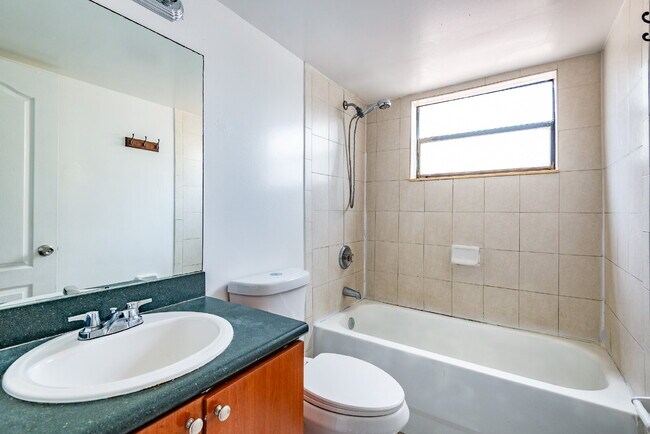 Building Photo - Charming 2-Bedroom Apartment – Fully Furni...