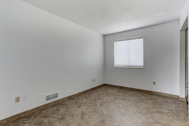 Building Photo - 17137 E Rand Dr