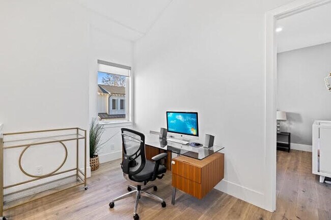 Building Photo - 165 22nd St