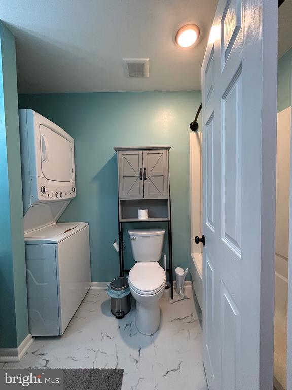 Building Photo - 3223 Valley Dr