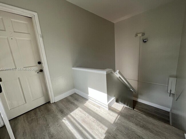 Building Photo - 1421 SW 37th Ave