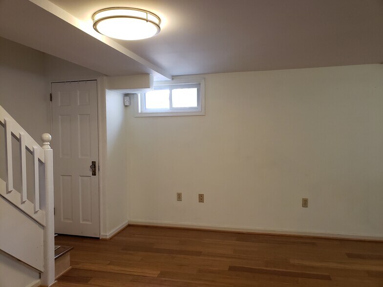 Building Photo - 4851 Arlington Blvd